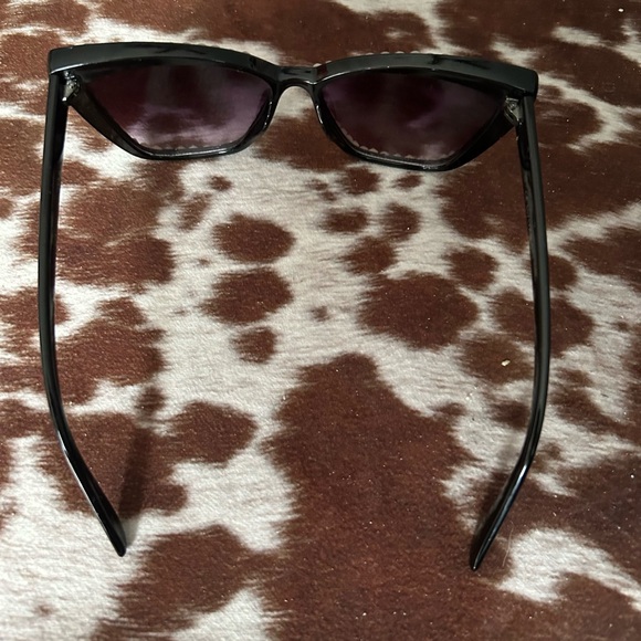 Rhinestone Embellished Black Cat-Eye Sunglasses handmade Brand new - Picture 4 of 4